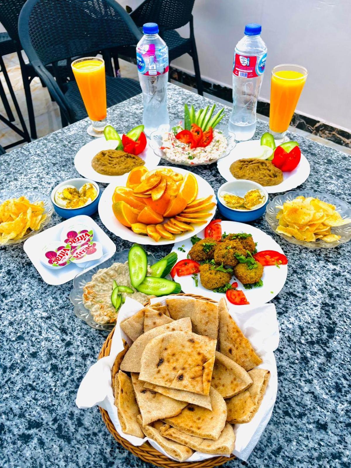 Momen Pyramids Inn Kafret el-Gabal Екстериор снимка